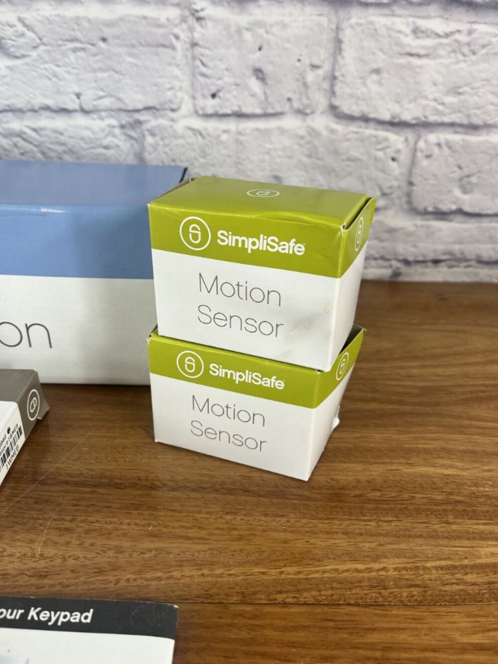 SimpliSafe Wireless Home Security System GEN 1 LOT Base, 2 Motion, Keypad, Siren - Picture 4 of 13